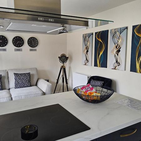 5 Star Luxury Small Cosy House With Lake View Doncaster Kültér fotó